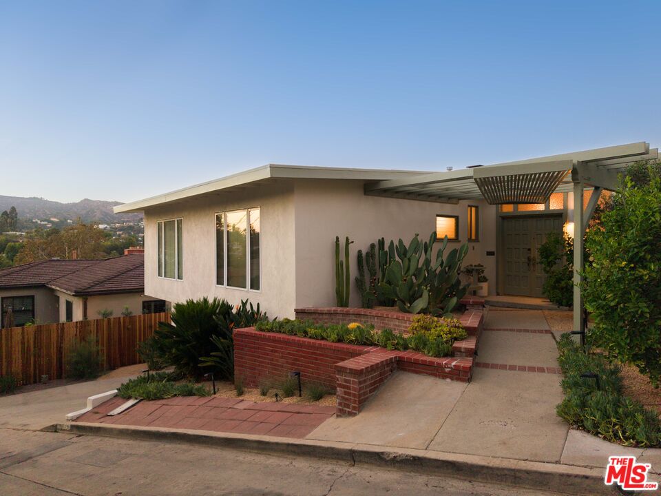 Property photo for 2446 Ronda Vista Dr, Los Angeles, CA