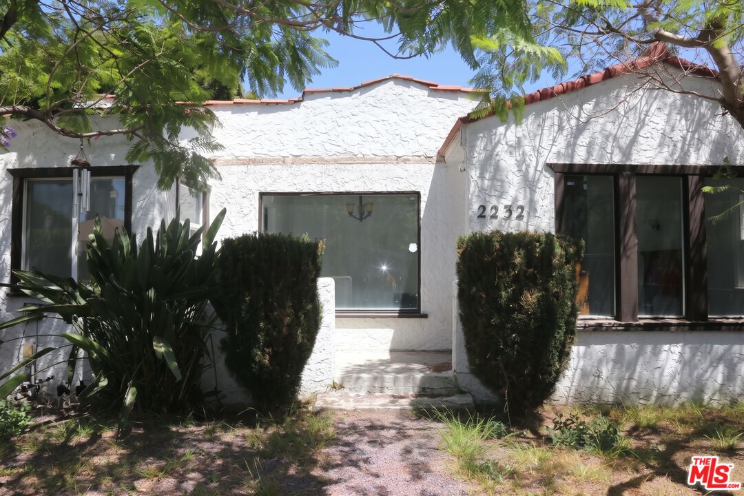 Property photo for 2230 S Ridgeley Dr, Los Angeles, CA