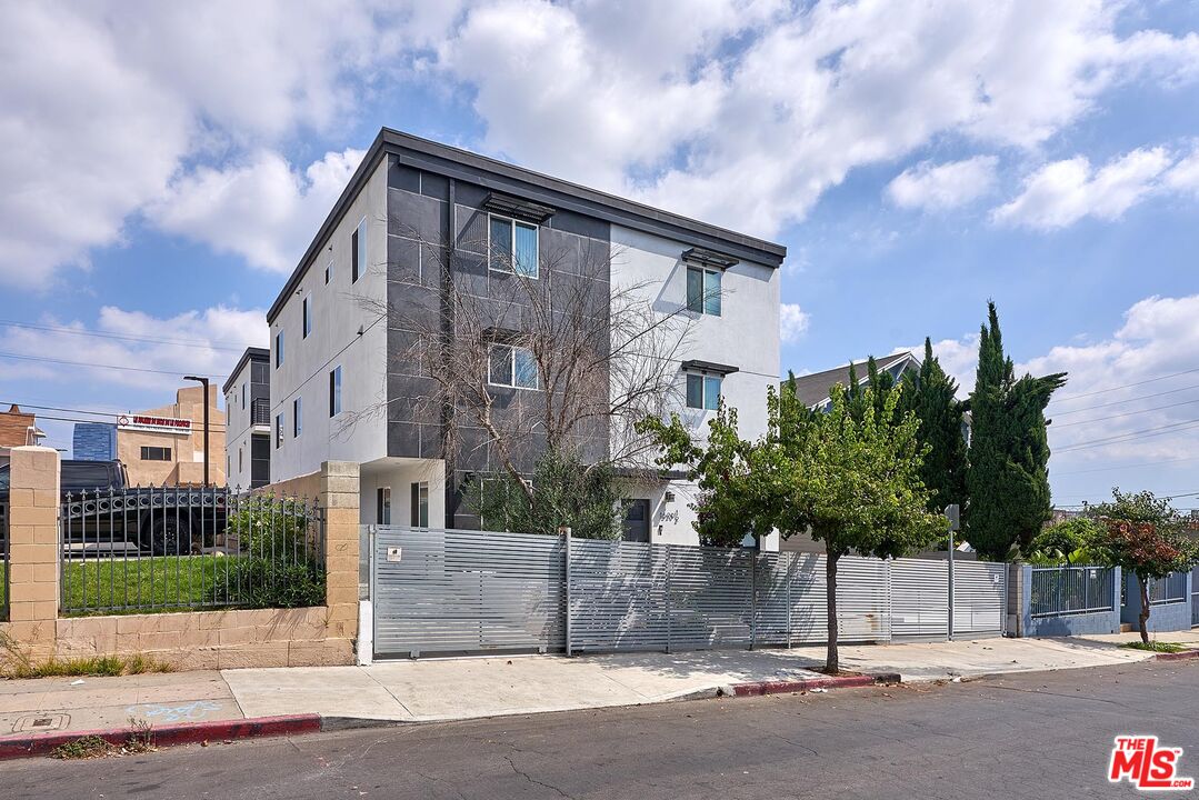 Property photo for 1522 Arapahoe St, Los Angeles, CA