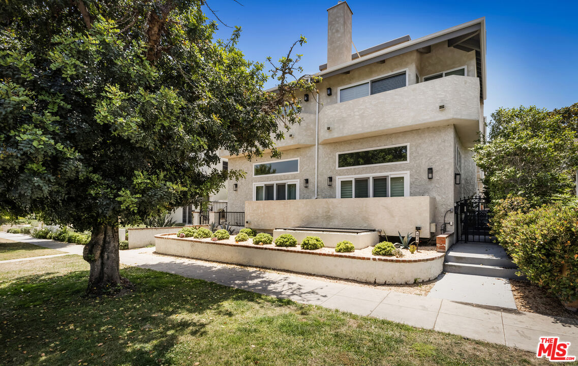 Property photo for 1012 10th St, #3, Santa Monica, CA