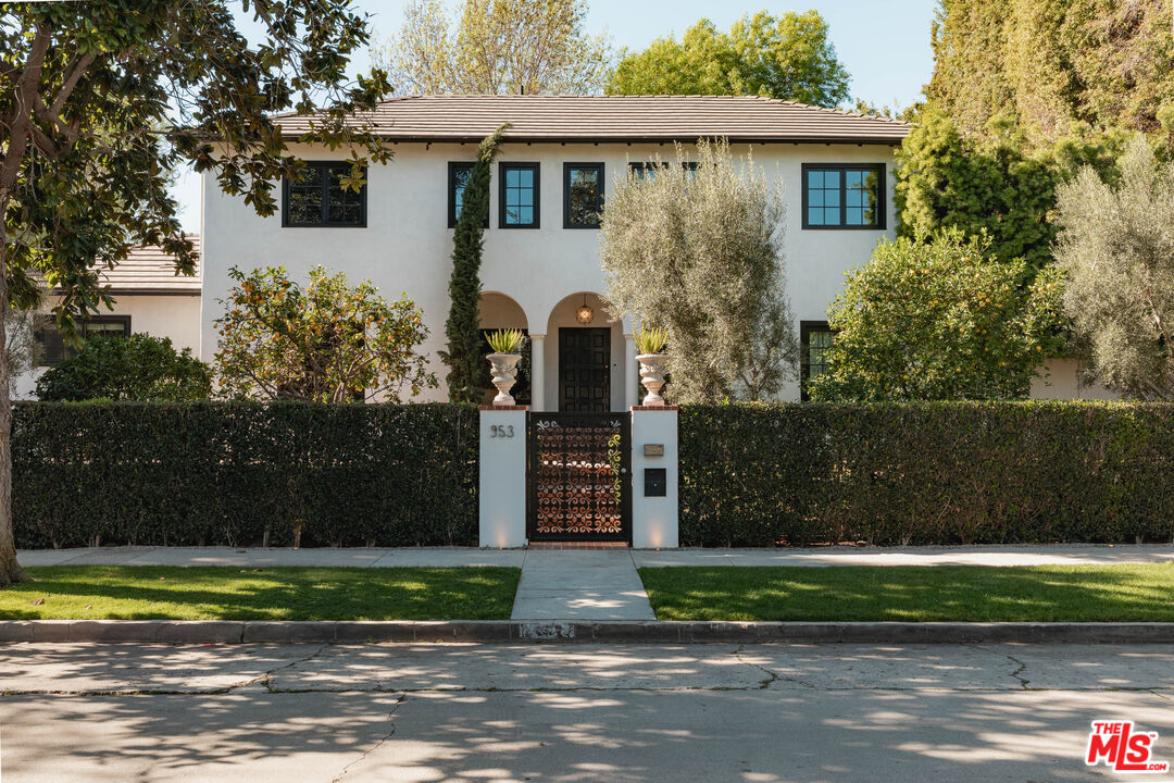 Property photo for 953 S Longwood Ave, Los Angeles, CA