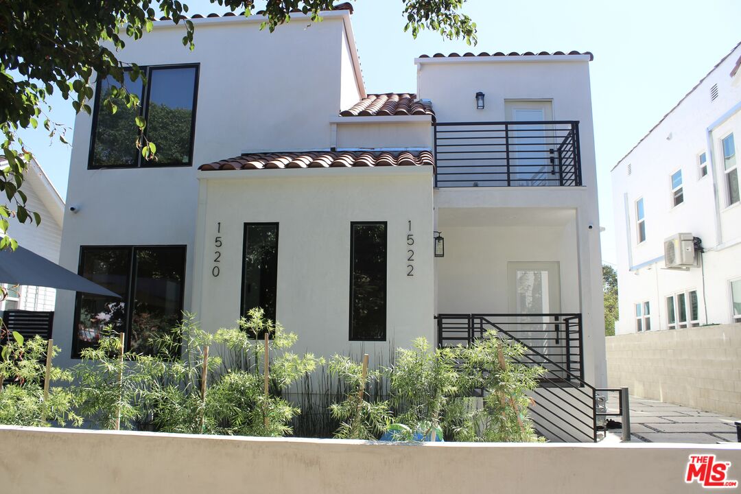 Property photo for 1520 S Burnside Ave, Los Angeles, CA