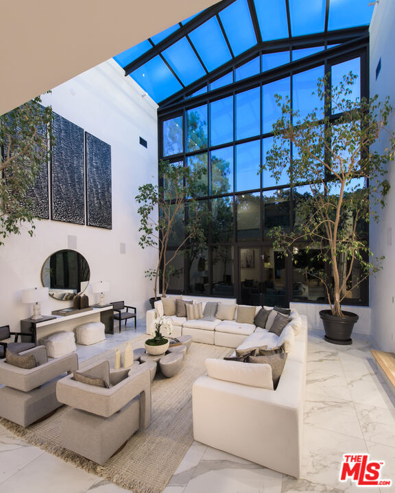 Property photo for 1378 N Doheny Dr, Los Angeles, CA