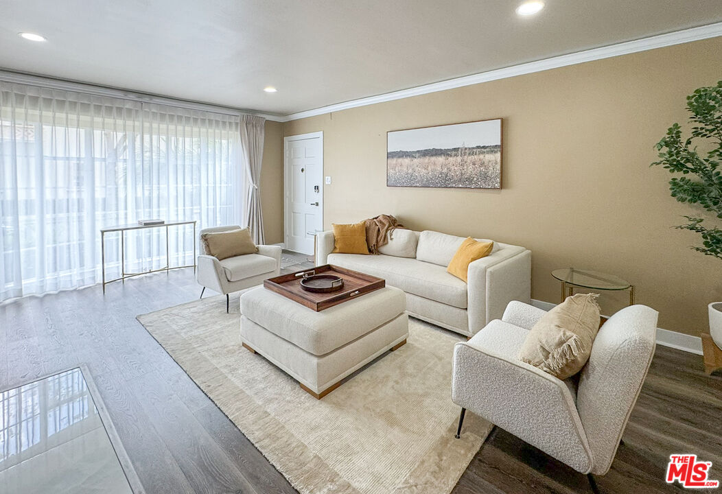 Property photo for 153 S Linden Dr, #1, Beverly Hills, CA