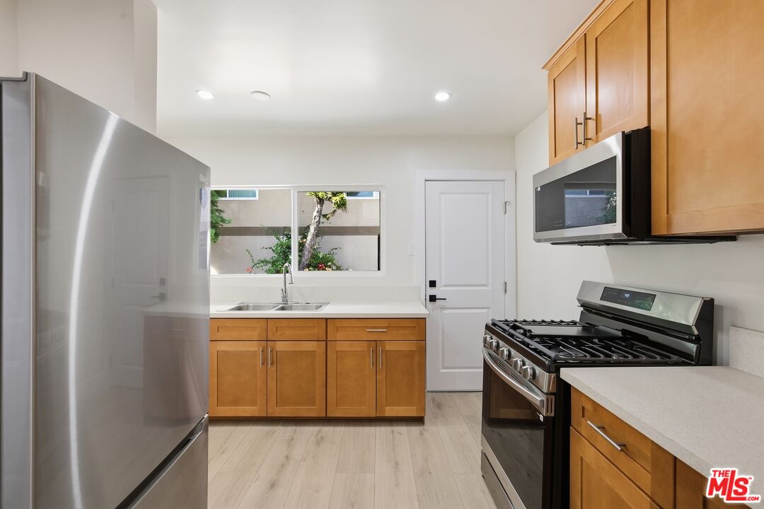 Property photo for 5915 1/4 Barton Ave, Los Angeles, CA