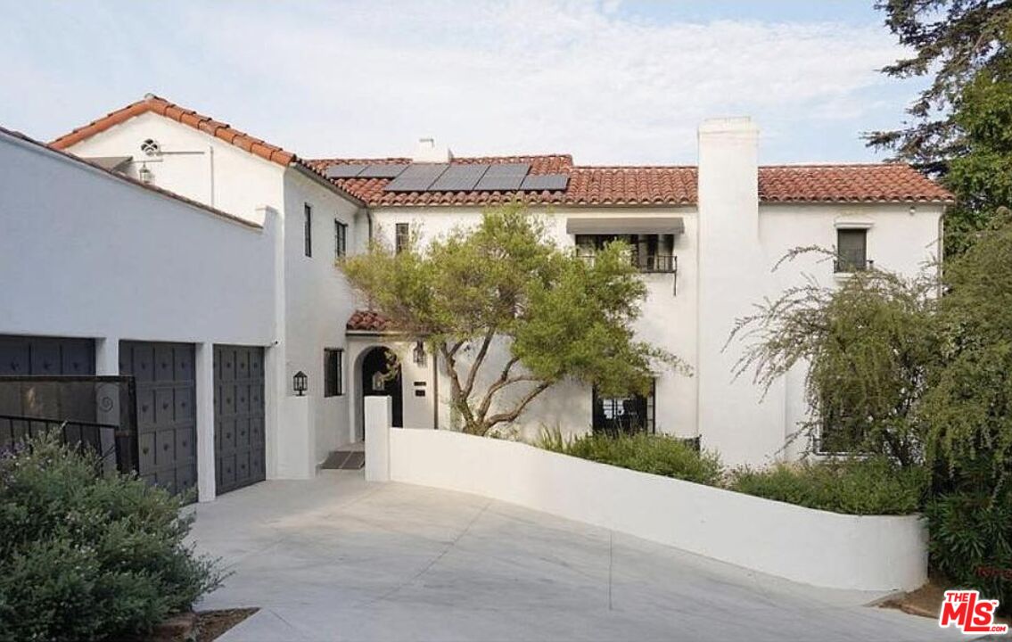 Property photo for 2000 Balmer Dr, Los Angeles, CA
