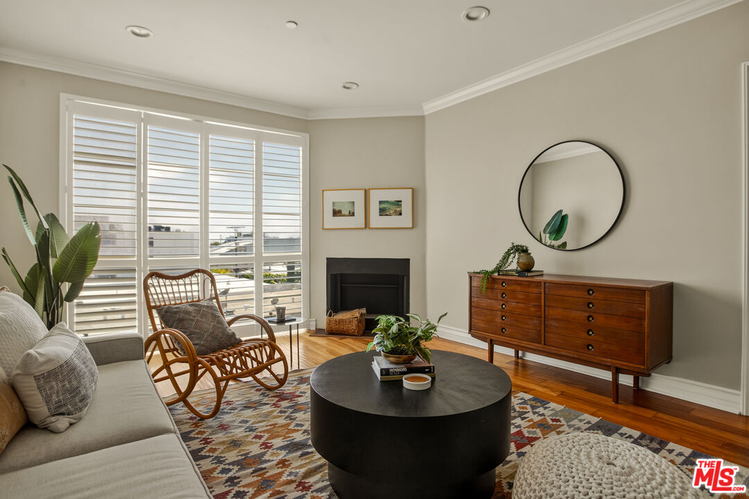 Property photo for 837 N Hudson Ave, #402, Los Angeles, CA