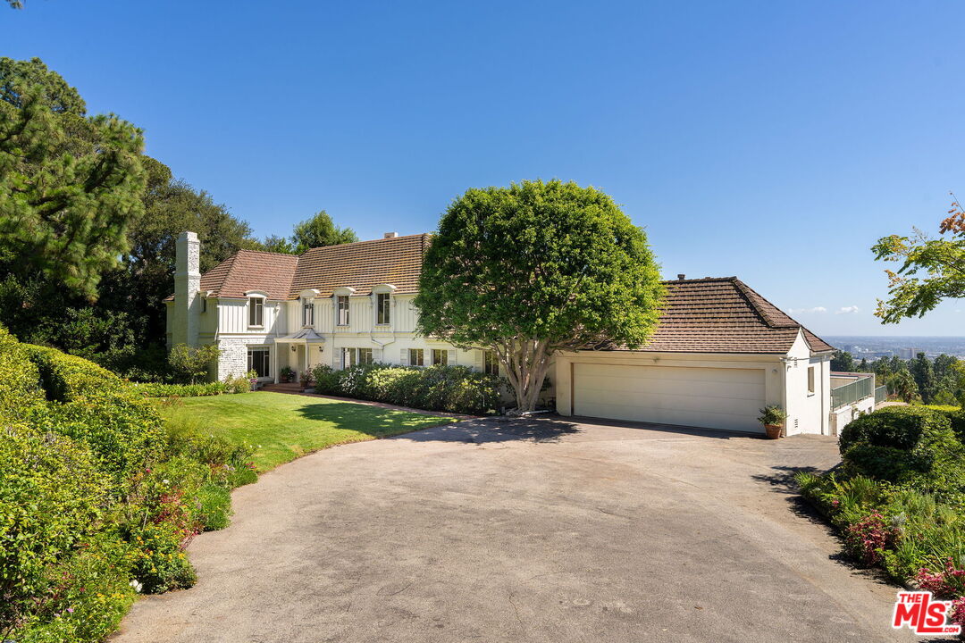 Property photo for 1000 N Alpine Dr, Beverly Hills, CA