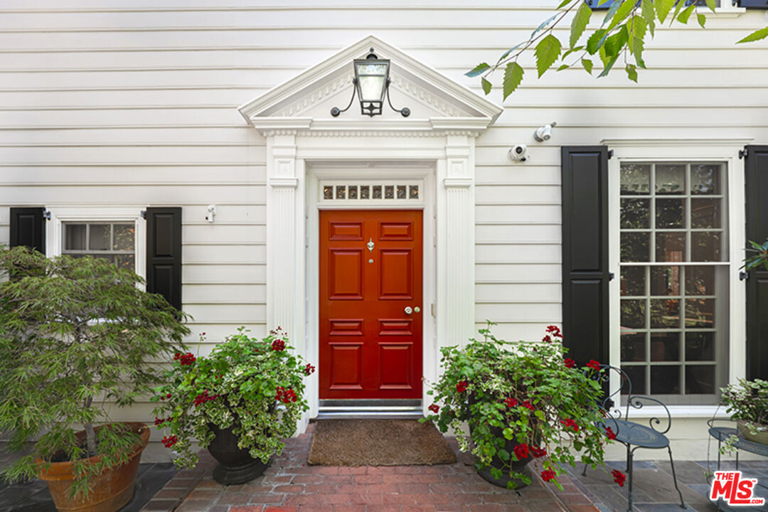 Property photo for 9300 Hazen Dr, Beverly Hills, CA