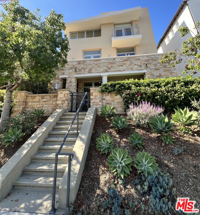 Property photo for 13071 Bluff Creek Dr, Los Angeles, CA