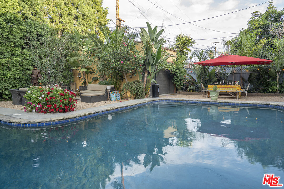 Property photo for 176 N Orange Dr, Los Angeles, CA