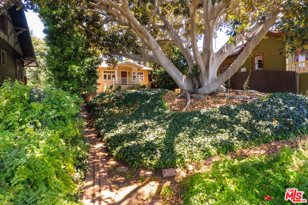 Property photo for 1336 Edgecliffe Dr, Los Angeles, CA