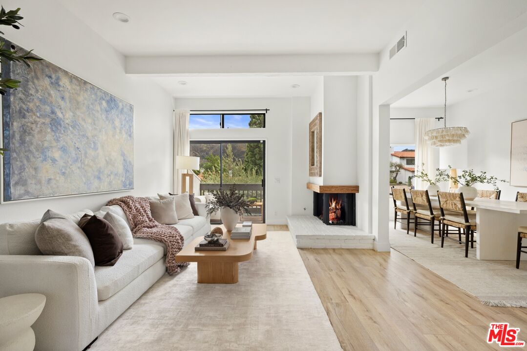 Property photo for 1618 Michael Ln, Los Angeles, CA