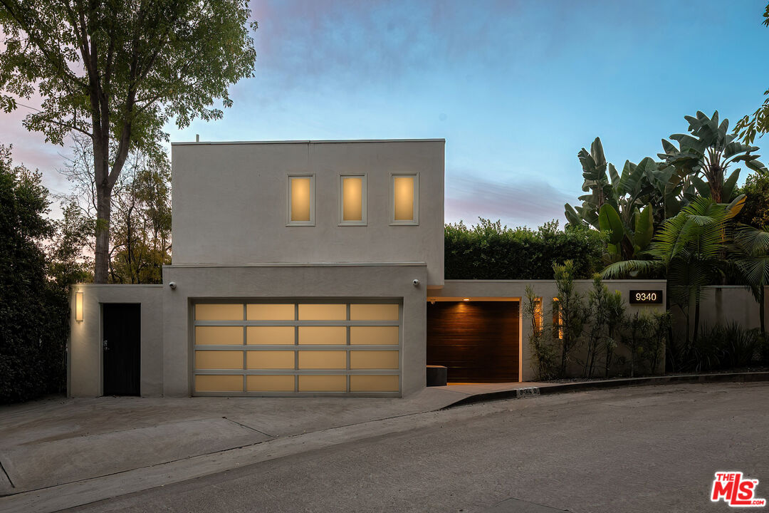 Property photo for 9340 Readcrest Dr, Beverly Hills, CA