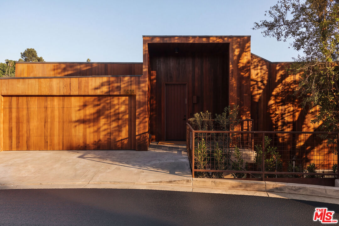 Property photo for 5698 Holly Oak Dr, Los Angeles, CA