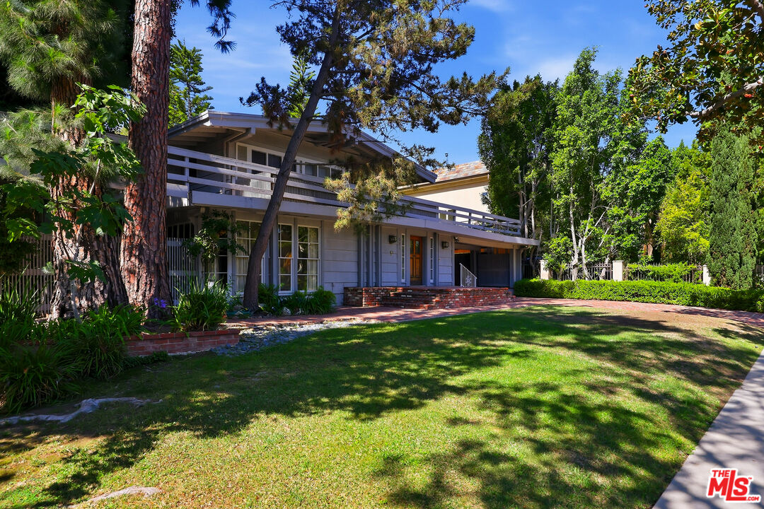 Property photo for 521 N Crescent Dr, Beverly Hills, CA