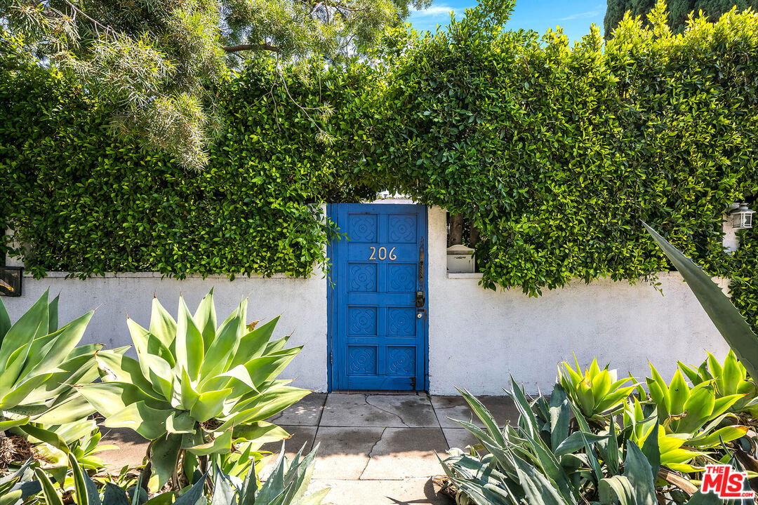 Property photo for 206 N Wilton Pl, Los Angeles, CA