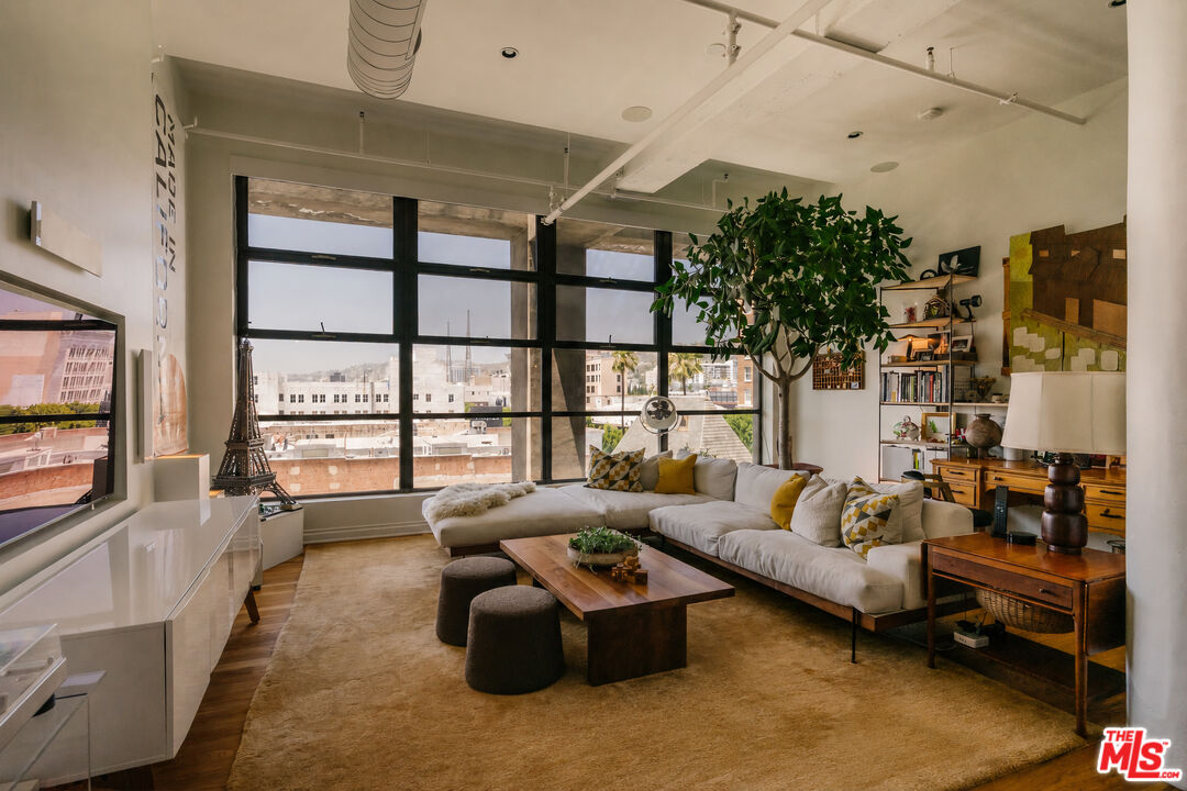 Property photo for 1645 Vine St, #511, Los Angeles, CA