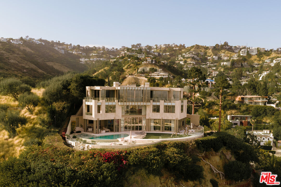 Property photo for 1302 Collingwood Pl, Los Angeles, CA
