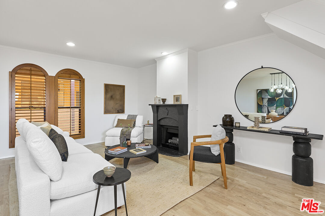 828 N Hudson Ave, #214, Los Angeles, CA 90038 828 N Hudson Ave, #214, Los Angeles, CA 90038