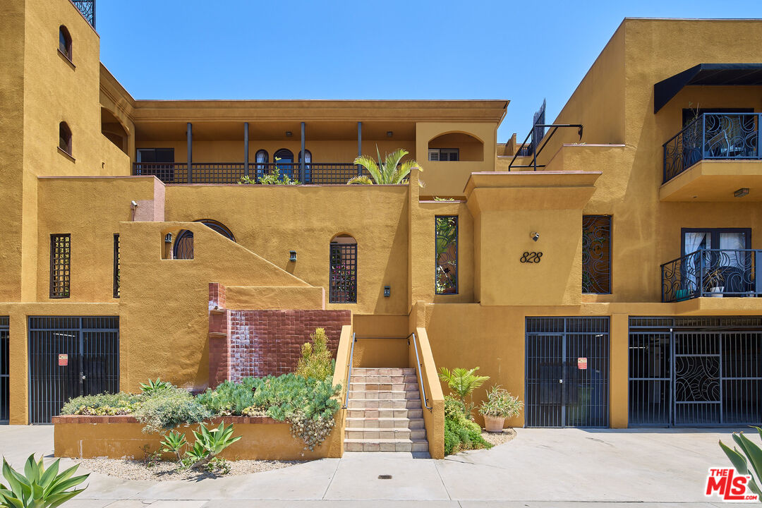 828 N Hudson Ave, #214, Los Angeles, CA 90038 828 N Hudson Ave, #214, Los Angeles, CA 90038