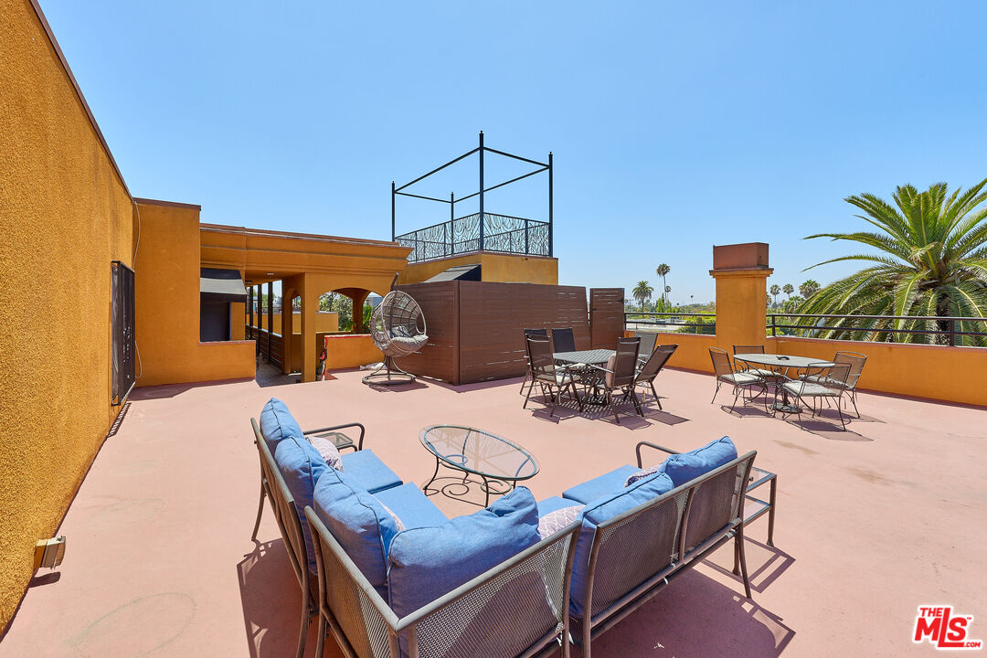 828 N Hudson Ave, #214, Los Angeles, CA 90038 828 N Hudson Ave, #214, Los Angeles, CA 90038