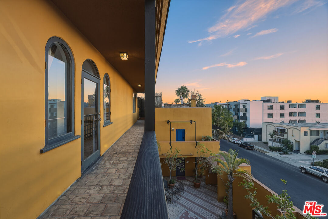 828 N Hudson Ave, #214, Los Angeles, CA 90038 828 N Hudson Ave, #214, Los Angeles, CA 90038