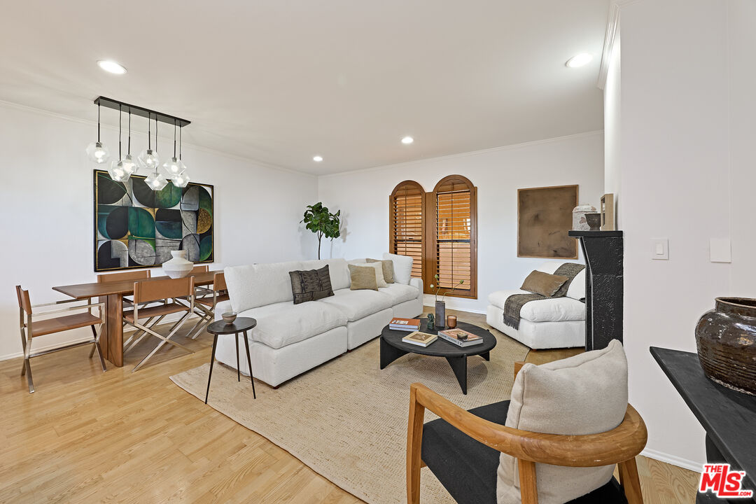 828 N Hudson Ave, #214, Los Angeles, CA 90038 828 N Hudson Ave, #214, Los Angeles, CA 90038