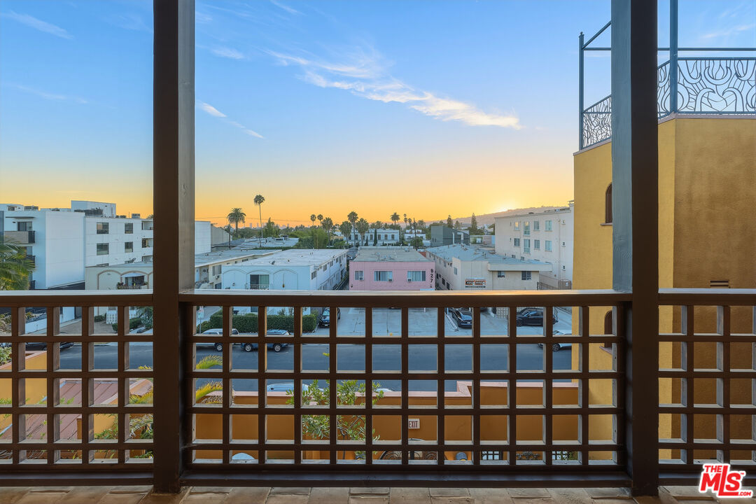 828 N Hudson Ave, #214, Los Angeles, CA 90038 828 N Hudson Ave, #214, Los Angeles, CA 90038