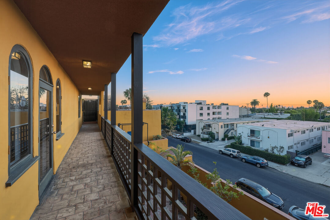 828 N Hudson Ave, #214, Los Angeles, CA 90038 828 N Hudson Ave, #214, Los Angeles, CA 90038