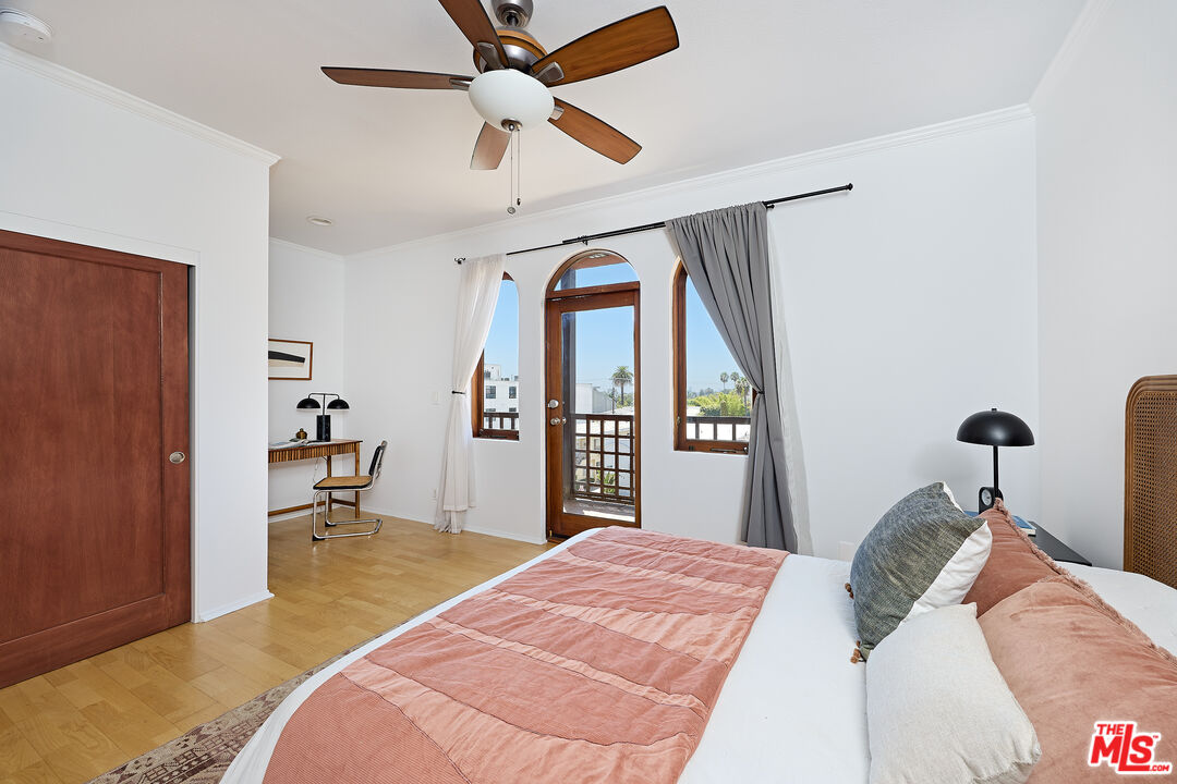 828 N Hudson Ave, #214, Los Angeles, CA 90038 828 N Hudson Ave, #214, Los Angeles, CA 90038