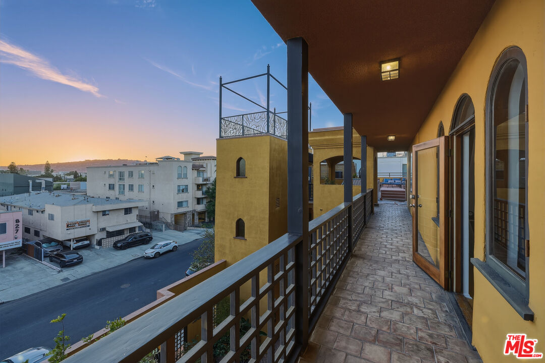 828 N Hudson Ave, #214, Los Angeles, CA 90038 828 N Hudson Ave, #214, Los Angeles, CA 90038