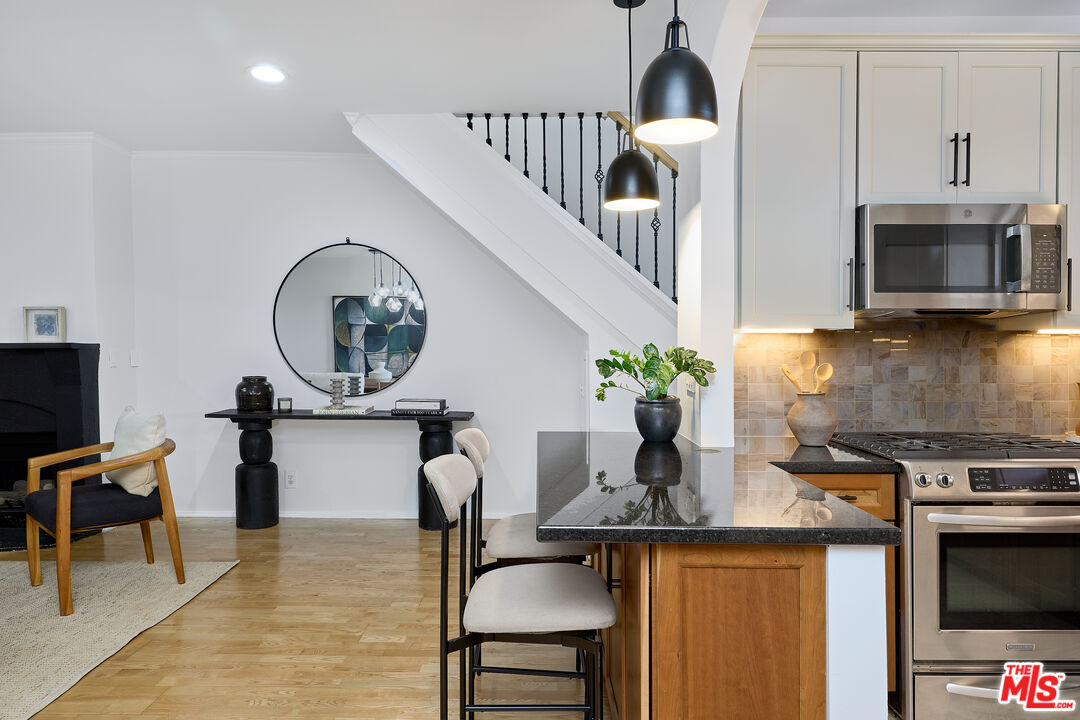 828 N Hudson Ave, #214, Los Angeles, CA 90038 828 N Hudson Ave, #214, Los Angeles, CA 90038