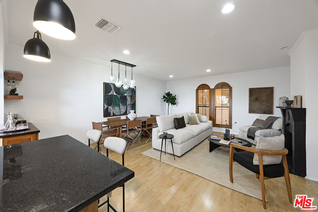 828 N Hudson Ave, #214, Los Angeles, CA 90038 828 N Hudson Ave, #214, Los Angeles, CA 90038