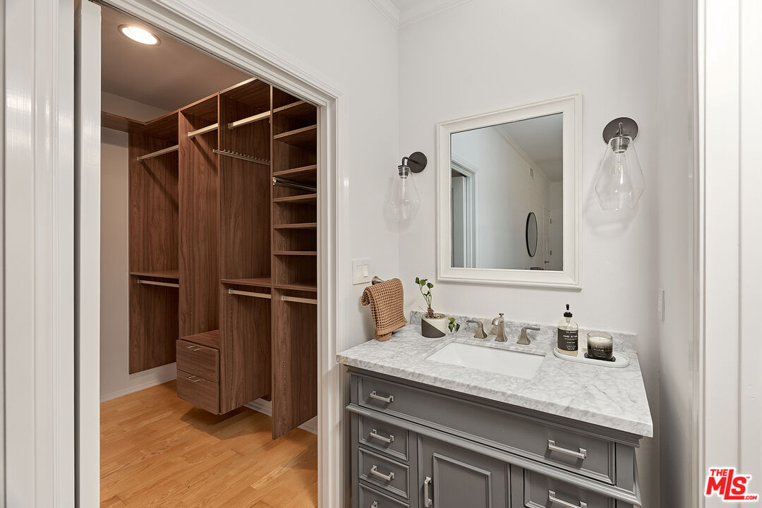 828 N Hudson Ave, #214, Los Angeles, CA 90038 828 N Hudson Ave, #214, Los Angeles, CA 90038