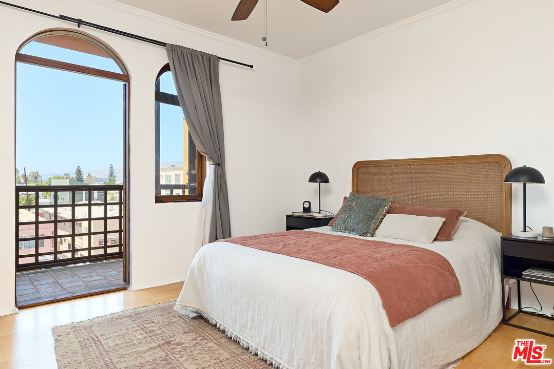 828 N Hudson Ave, #214, Los Angeles, CA 90038 828 N Hudson Ave, #214, Los Angeles, CA 90038