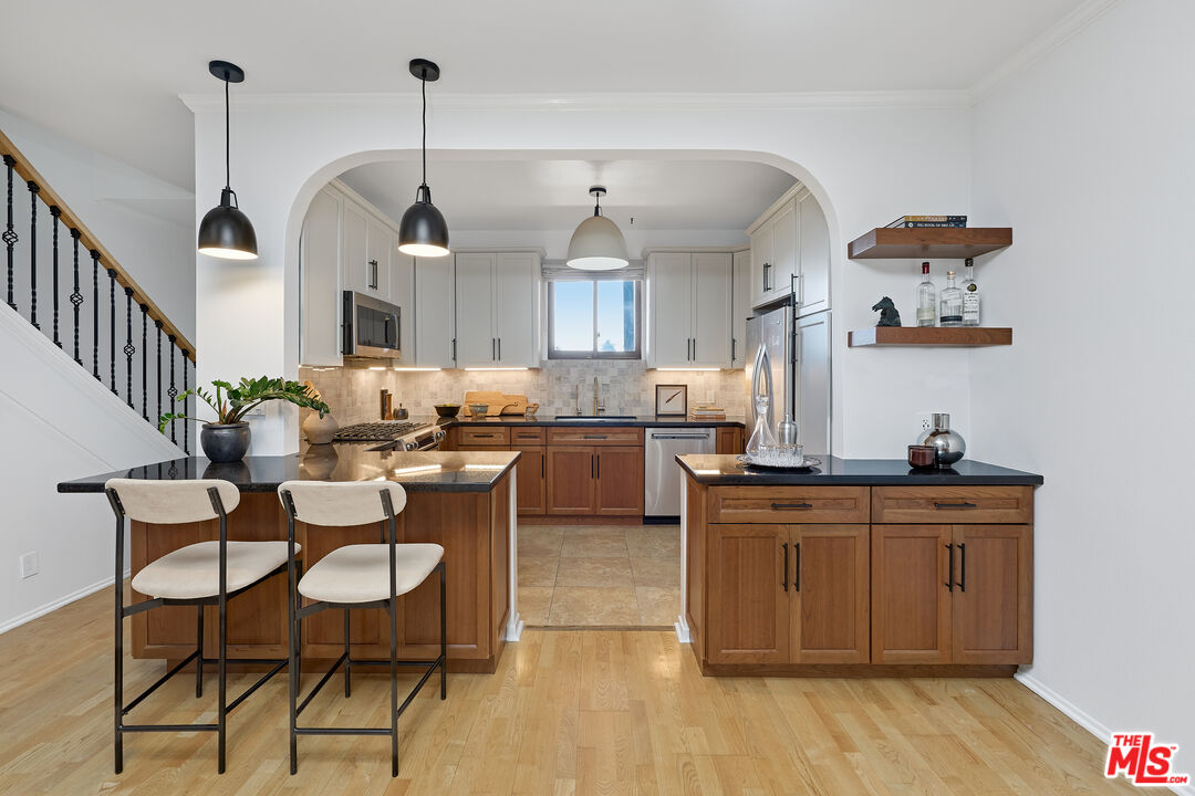 828 N Hudson Ave, #214, Los Angeles, CA 90038 828 N Hudson Ave, #214, Los Angeles, CA 90038