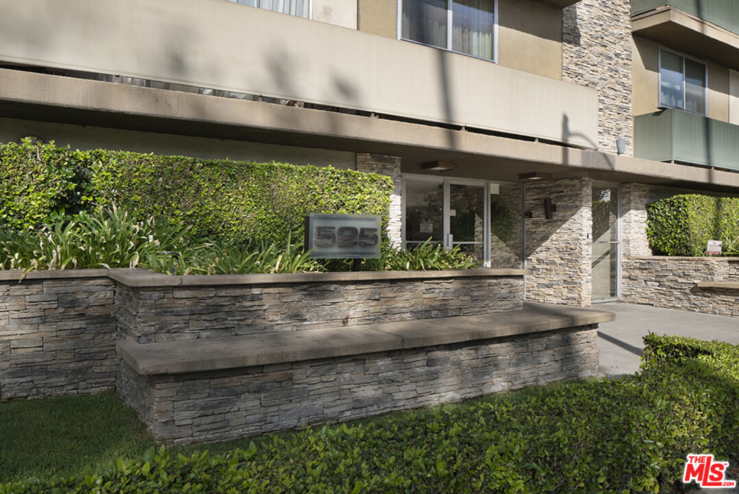 525 N Sycamore Ave, #306, Los Angeles, CA 90036 525 N Sycamore Ave, #306, Los Angeles, CA 90036