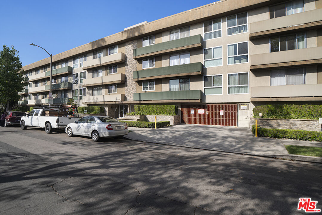 525 N Sycamore Ave, #306, Los Angeles, CA 90036 525 N Sycamore Ave, #306, Los Angeles, CA 90036