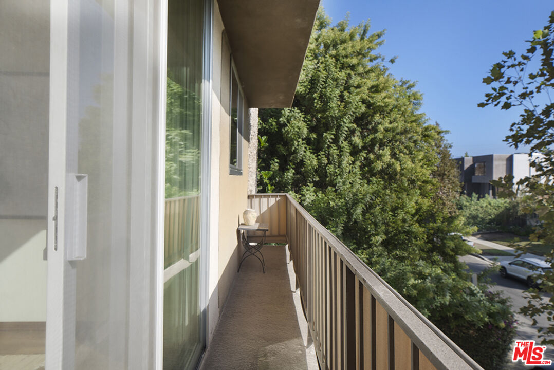 525 N Sycamore Ave, #306, Los Angeles, CA 90036 525 N Sycamore Ave, #306, Los Angeles, CA 90036