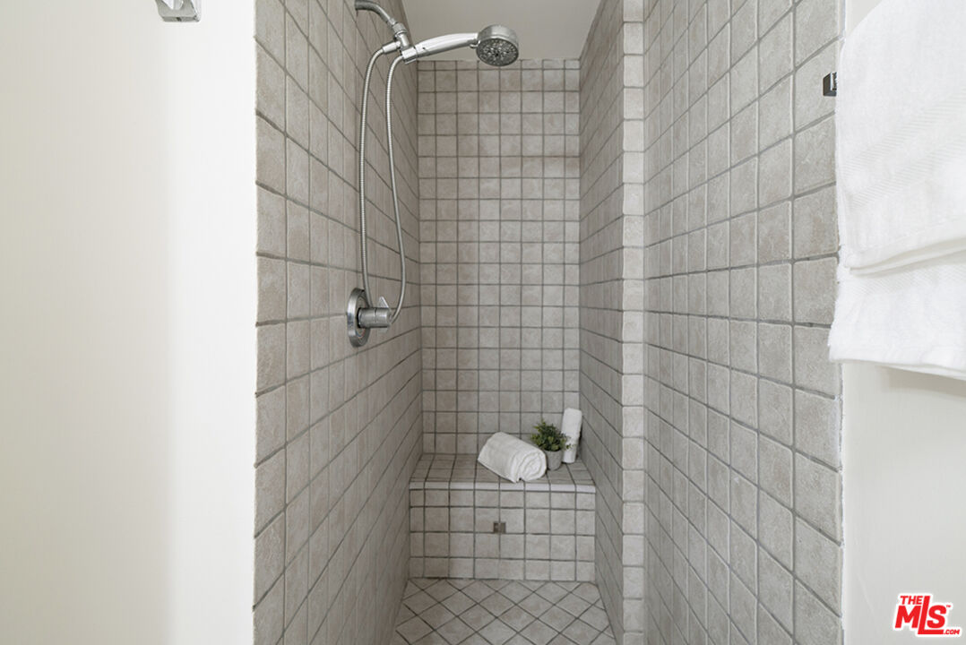 525 N Sycamore Ave, #306, Los Angeles, CA 90036 525 N Sycamore Ave, #306, Los Angeles, CA 90036