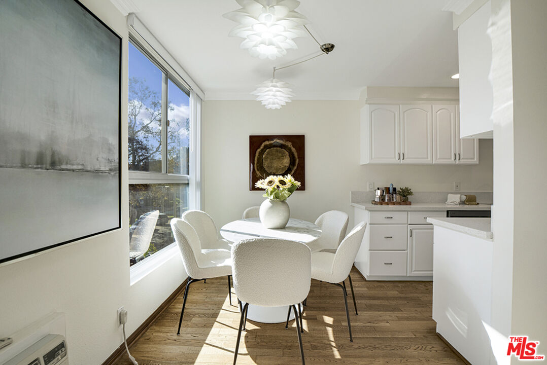 525 N Sycamore Ave, #306, Los Angeles, CA 90036 525 N Sycamore Ave, #306, Los Angeles, CA 90036