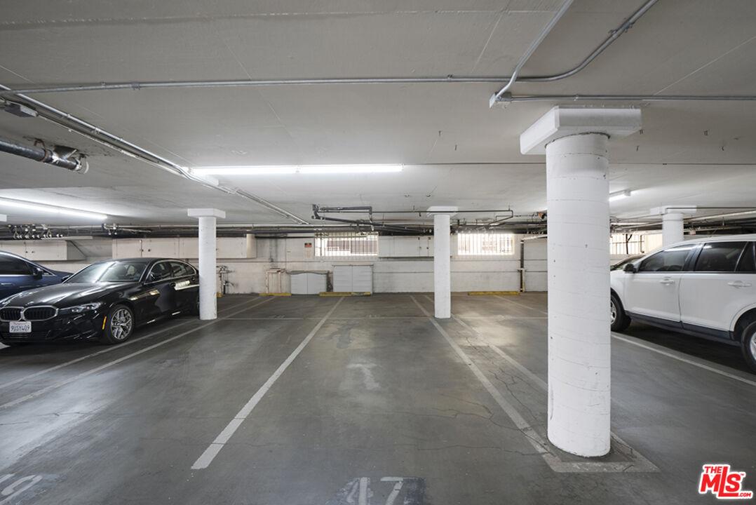 525 N Sycamore Ave, #306, Los Angeles, CA 90036 525 N Sycamore Ave, #306, Los Angeles, CA 90036