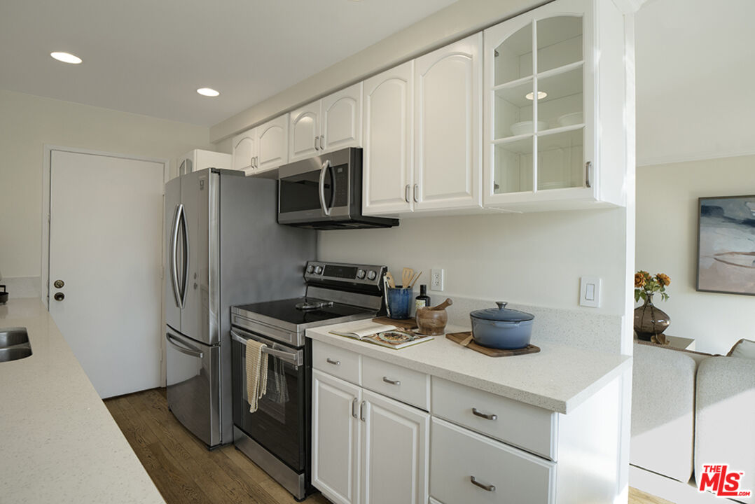 525 N Sycamore Ave, #306, Los Angeles, CA 90036 525 N Sycamore Ave, #306, Los Angeles, CA 90036