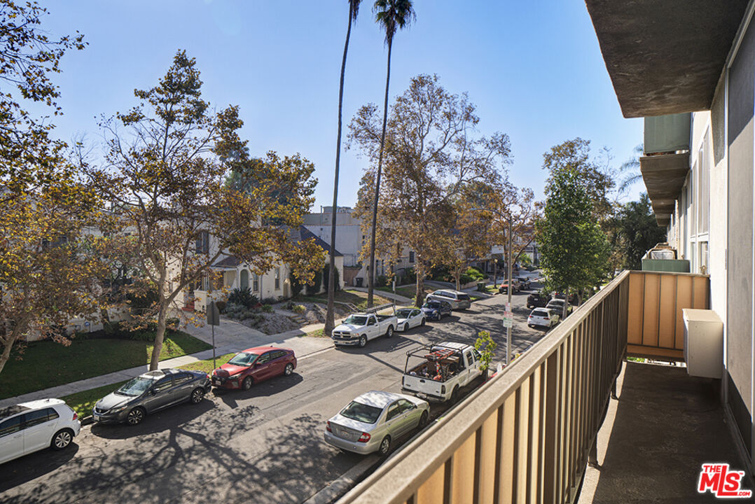 525 N Sycamore Ave, #306, Los Angeles, CA 90036 525 N Sycamore Ave, #306, Los Angeles, CA 90036