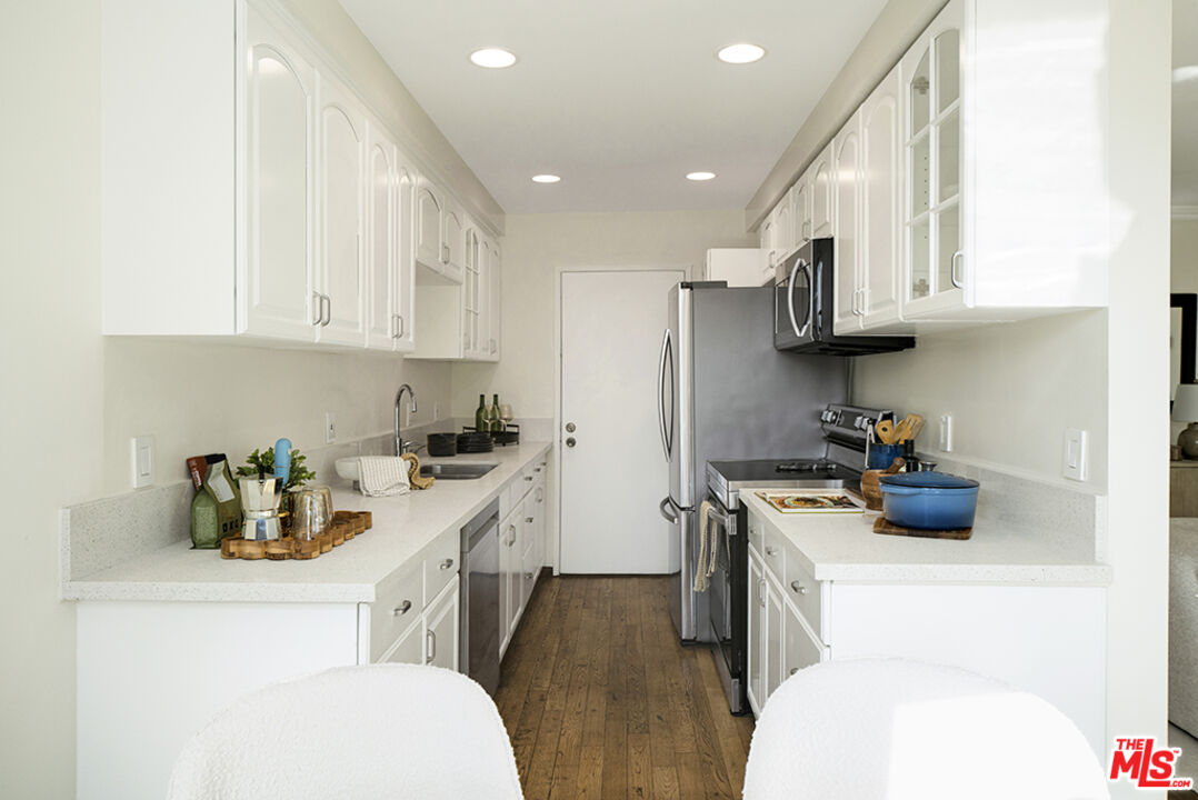 525 N Sycamore Ave, #306, Los Angeles, CA 90036 525 N Sycamore Ave, #306, Los Angeles, CA 90036