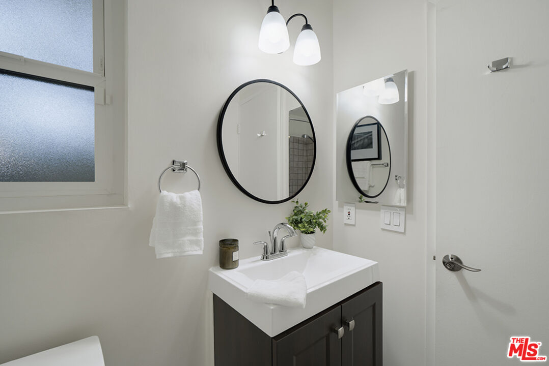 525 N Sycamore Ave, #306, Los Angeles, CA 90036 525 N Sycamore Ave, #306, Los Angeles, CA 90036