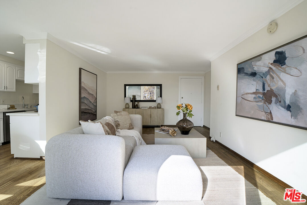 525 N Sycamore Ave, #306, Los Angeles, CA 90036 525 N Sycamore Ave, #306, Los Angeles, CA 90036