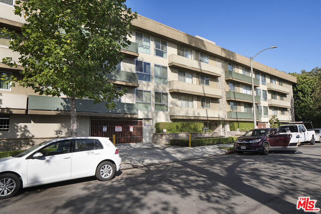 525 N Sycamore Ave, #306, Los Angeles, CA 90036 525 N Sycamore Ave, #306, Los Angeles, CA 90036