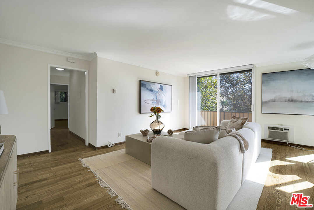 525 N Sycamore Ave, #306, Los Angeles, CA 90036 525 N Sycamore Ave, #306, Los Angeles, CA 90036